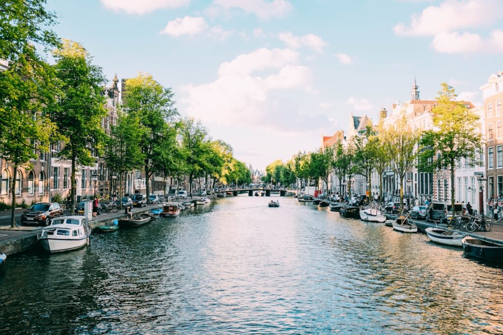 Amsterdam canal houses representing Dutch Box 3 wealth tax reform
